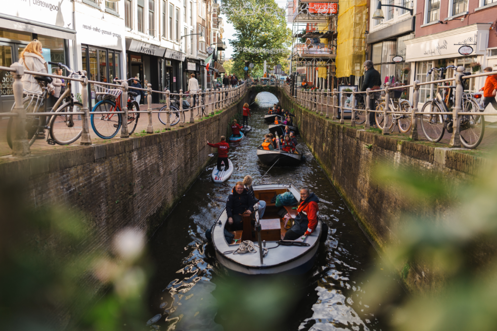 Iedereen kan meedoen. Bijvoorbeeld: